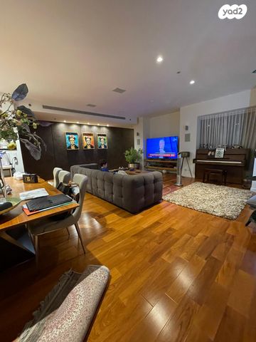 ניסים אלוני 