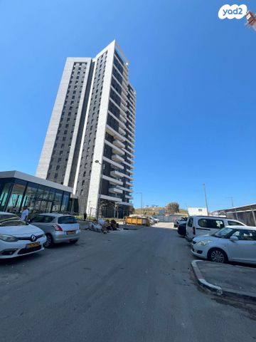 יהורם גאון 4