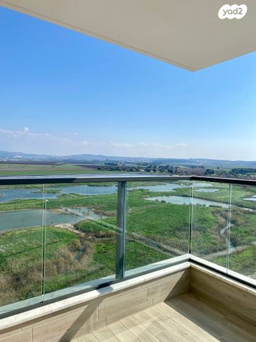 מודעת נכס, אריק אינשטיין, נאות אפק, אפקה, קרית ביאליק