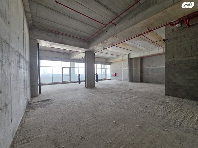 חנויות/ שטח מסחרי