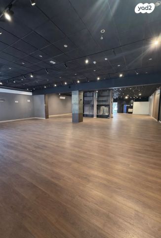 חנויות/ שטח מסחרי