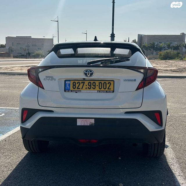 מודעת רכב טויוטה C-HR