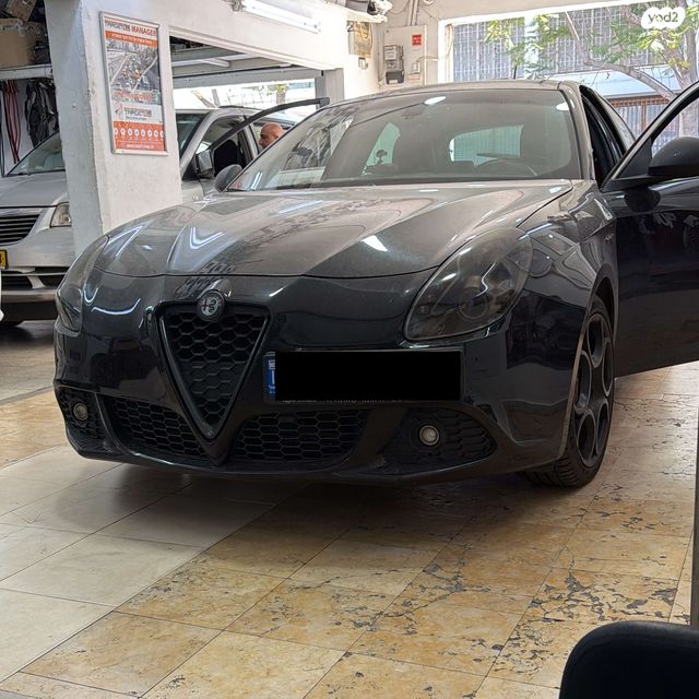 מודעת רכב אלפא רומיאו ג'ולייטה