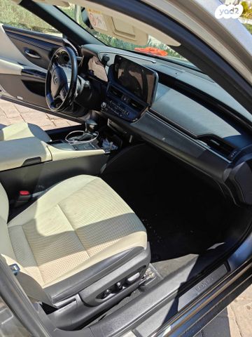 מודעת רכב לקסוס ES