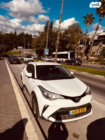מודעת רכב טויוטה C-HR
