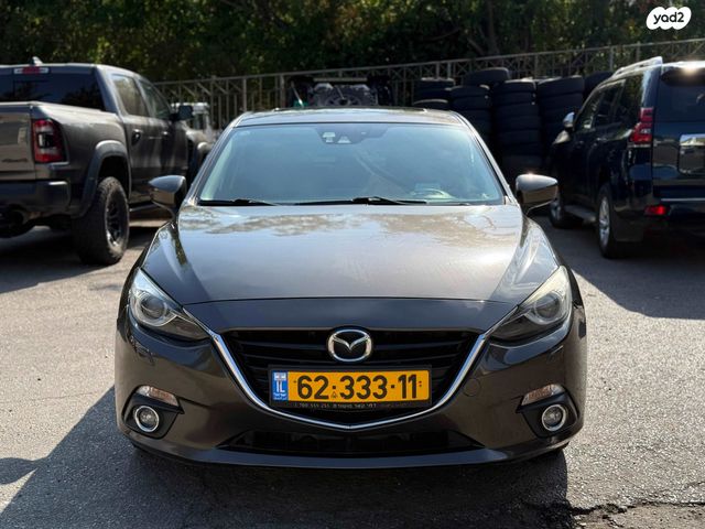 מודעת רכב מאזדה 3