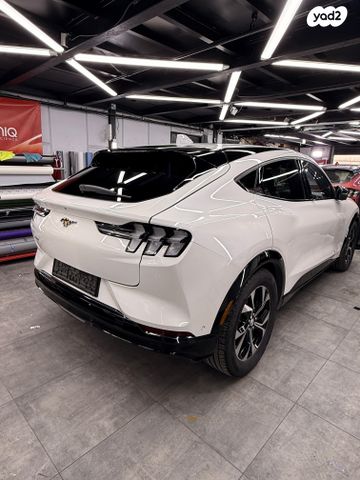 מודעת רכב פורד מוסטנג Mach-E