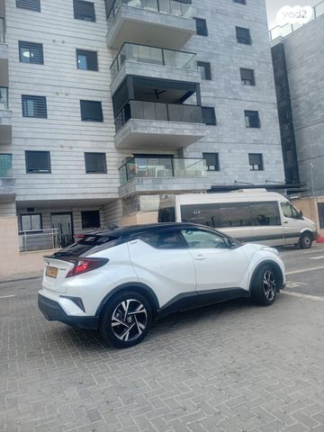 מודעת רכב טויוטה C-HR