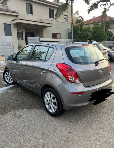 מודעת רכב יונדאי i20