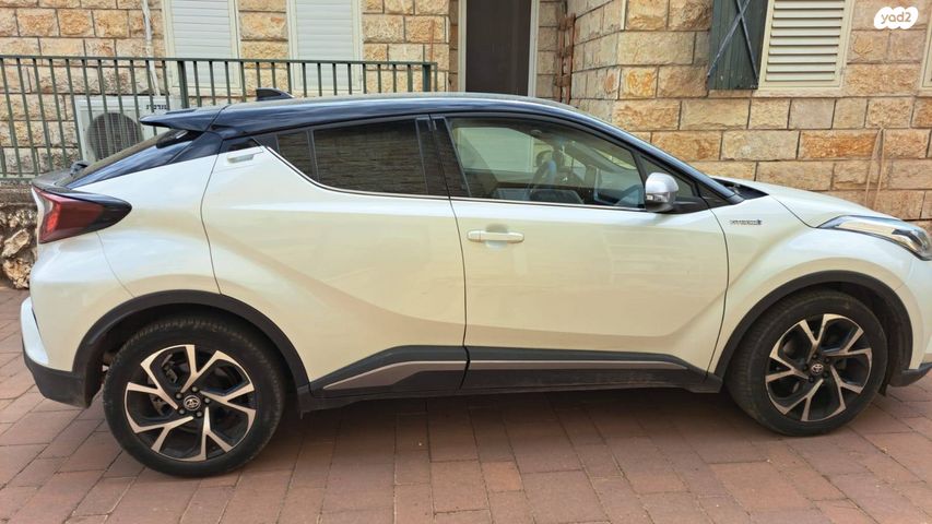 מודעת רכב טויוטה C-HR