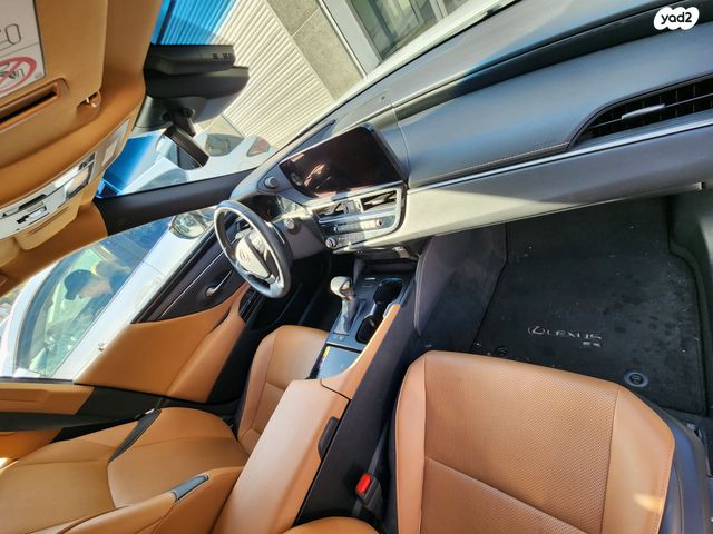 מודעת רכב לקסוס ES