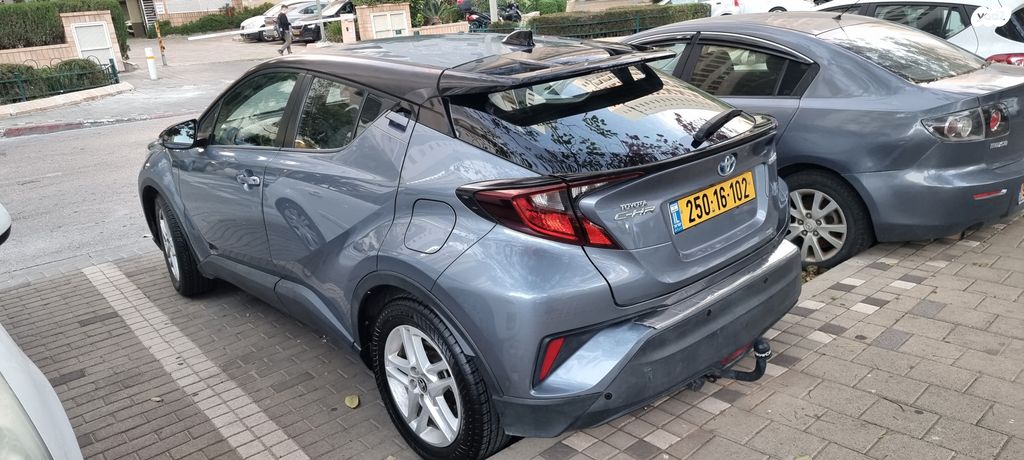 מודעת רכב טויוטה C-HR