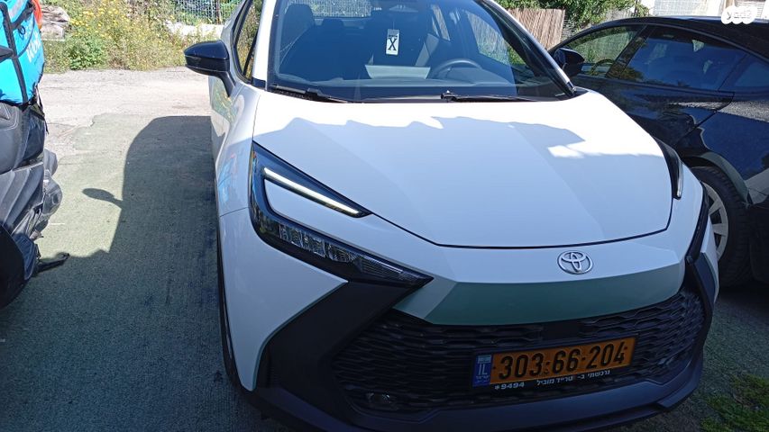 מודעת רכב טויוטה C-HR