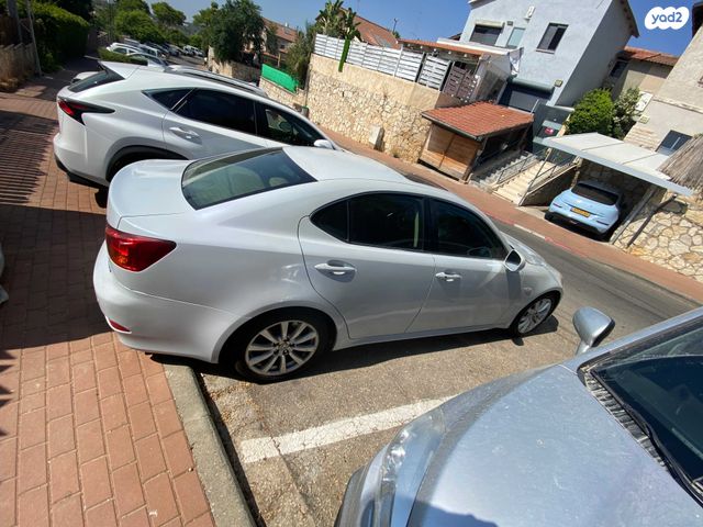 מודעת רכב לקסוס IS