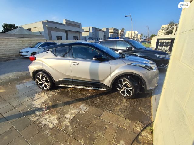 מודעת רכב טויוטה C-HR