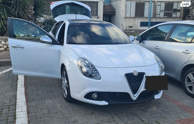 מודעת רכב אלפא רומיאו ג'ולייטה