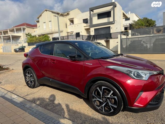 מודעת רכב טויוטה C-HR