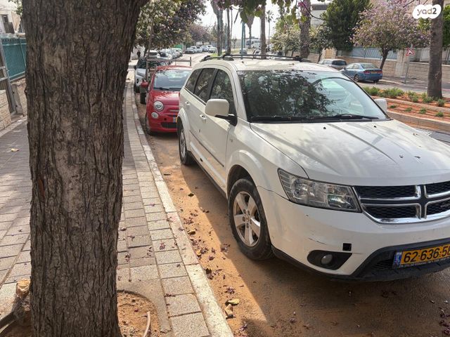 מודעת רכב דודג' ג'רני