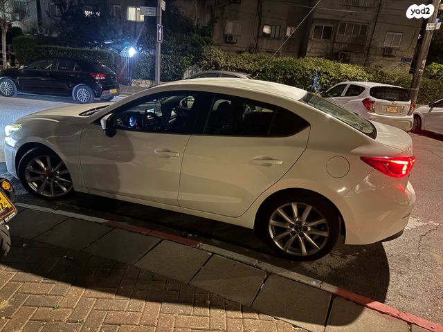 מודעת רכב מאזדה 3