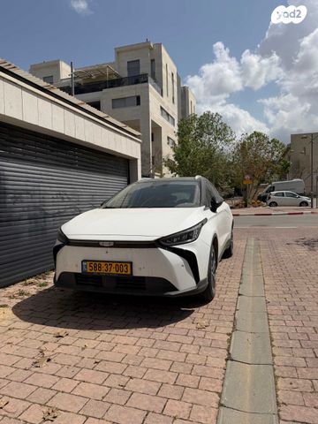 מודעת רכב ג׳ילי Geometry C