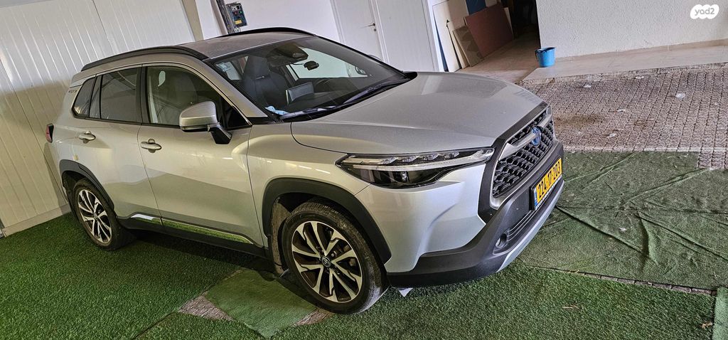 מודעת רכב טויוטה קורולה קרוס