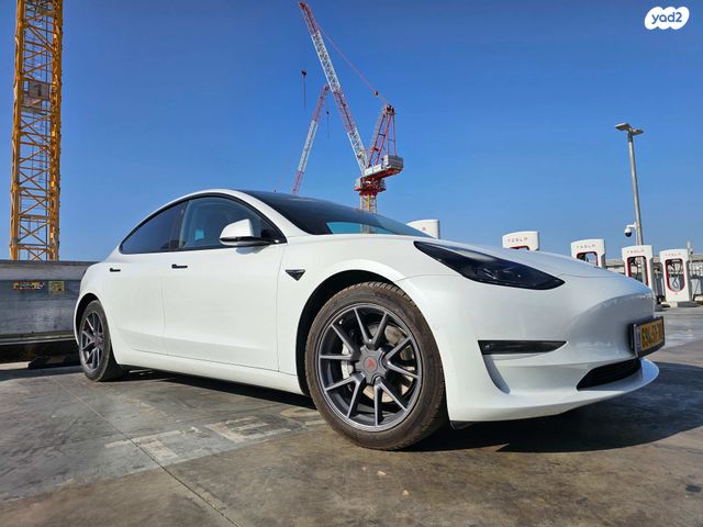 מודעת רכב טסלה מודל 3