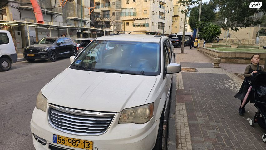 מודעת רכב קרייזלר גראנד וויאג'ר