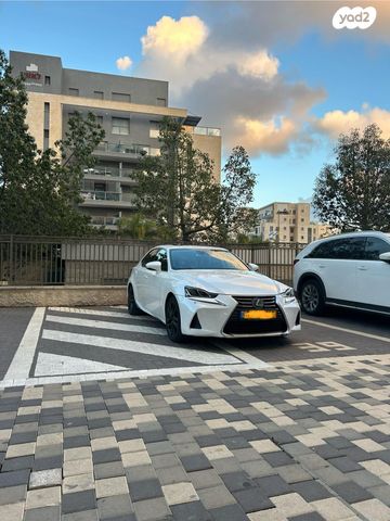 מודעת רכב לקסוס IS