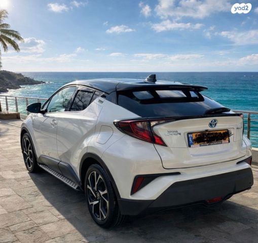 מודעת רכב טויוטה C-HR