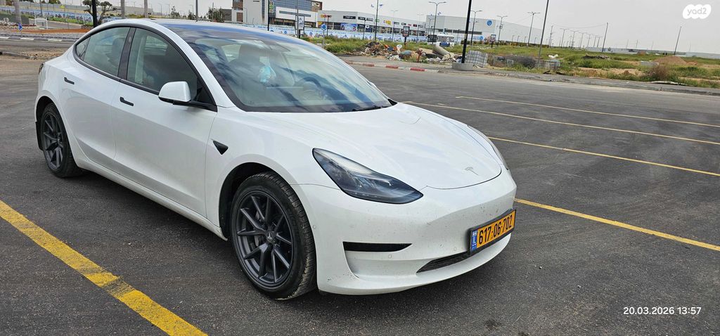 מודעת רכב טסלה מודל 3