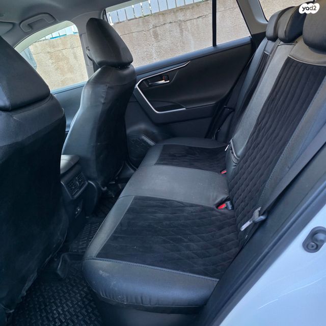 מודעת רכב טויוטה RAV4