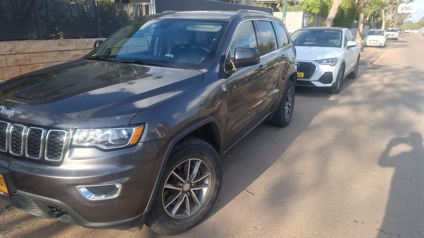 מודעת רכב ג'יפ גרנד צ'ירוקי