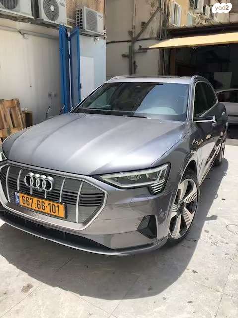 מודעת רכב אאודי E-tron
