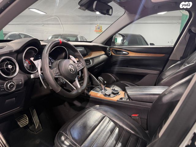 מודעת רכב אלפא רומיאו סטלביו 2