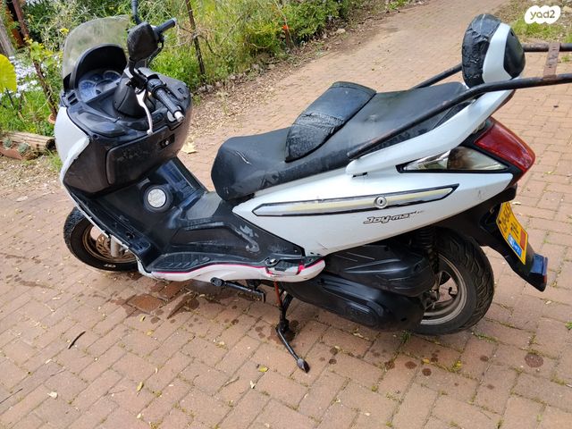 מודעת רכב סאן יאנג ג'וי-מקס 250