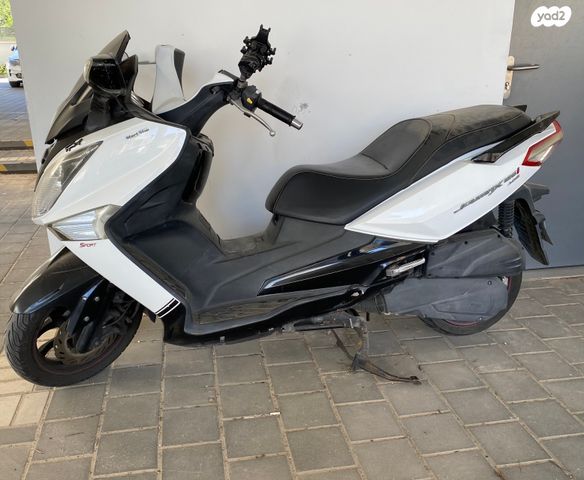 מודעת רכב סאן יאנג ג'וי-מקס 125