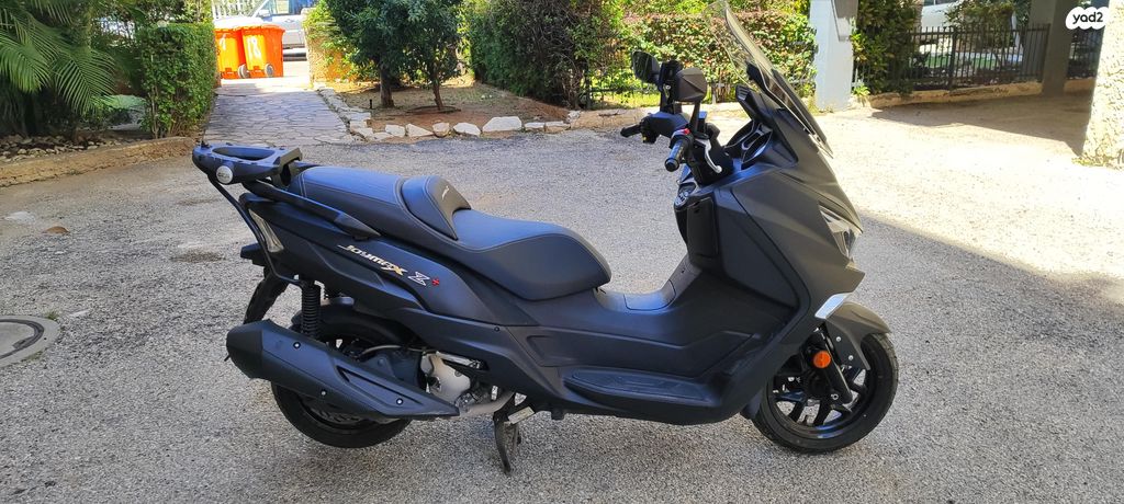 מודעת רכב סאן יאנג ג'וי-מקס Z-300