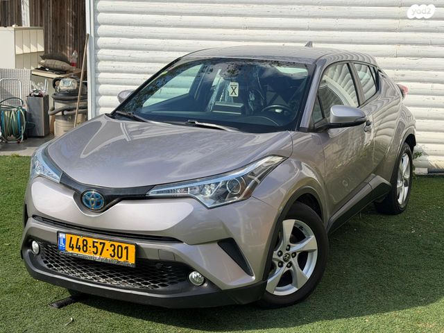 מודעת רכב טויוטה C-HR