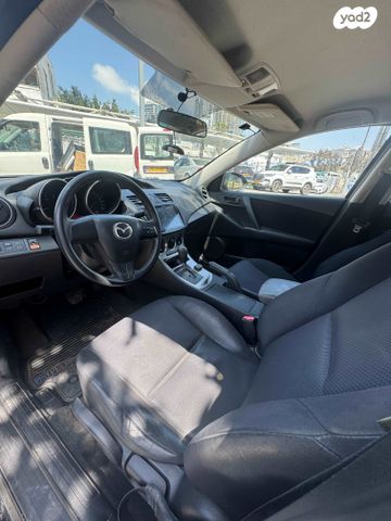 מודעת רכב מאזדה 3