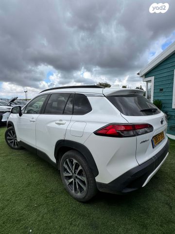 מודעת רכב טויוטה קורולה קרוס