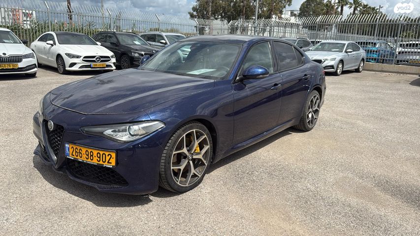 מודעת רכב אלפא רומיאו ג'וליה