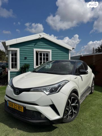 מודעת רכב טויוטה C-HR