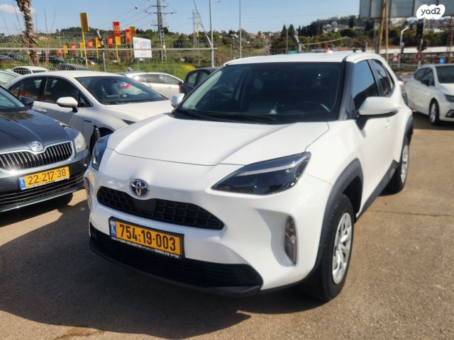 מודעת רכב טויוטה יאריס קרוס