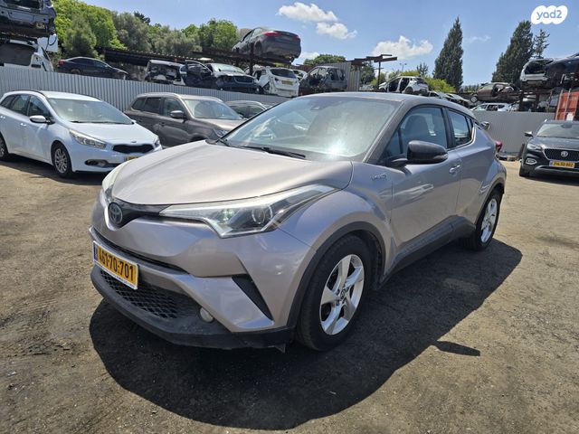 מודעת רכב טויוטה C-HR