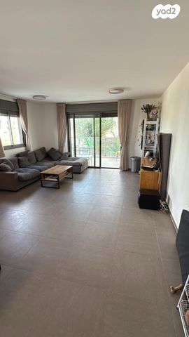 אפרים קציר 3