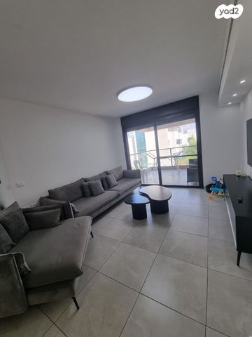 שושנת העמקים 3