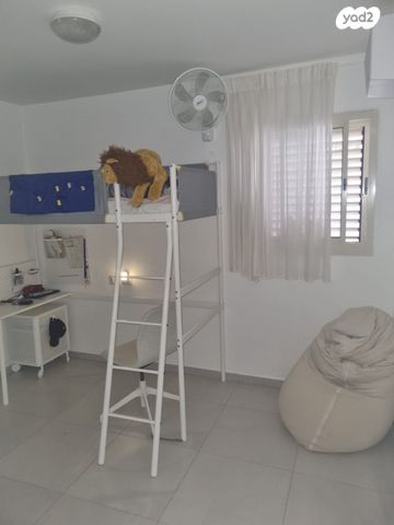 האדמו"ר מרוז'ין 4