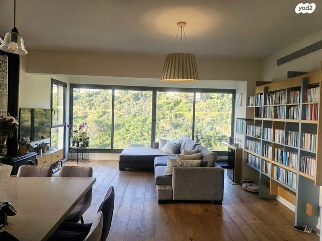 שושנת הכרמל 72