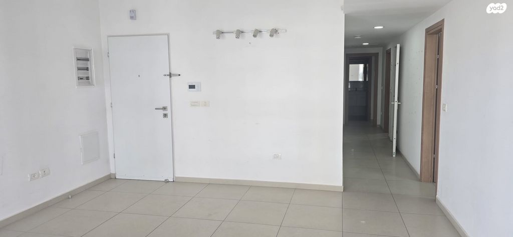 כנפי נשרים 18