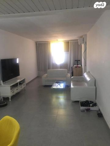 פתח תקווה 27